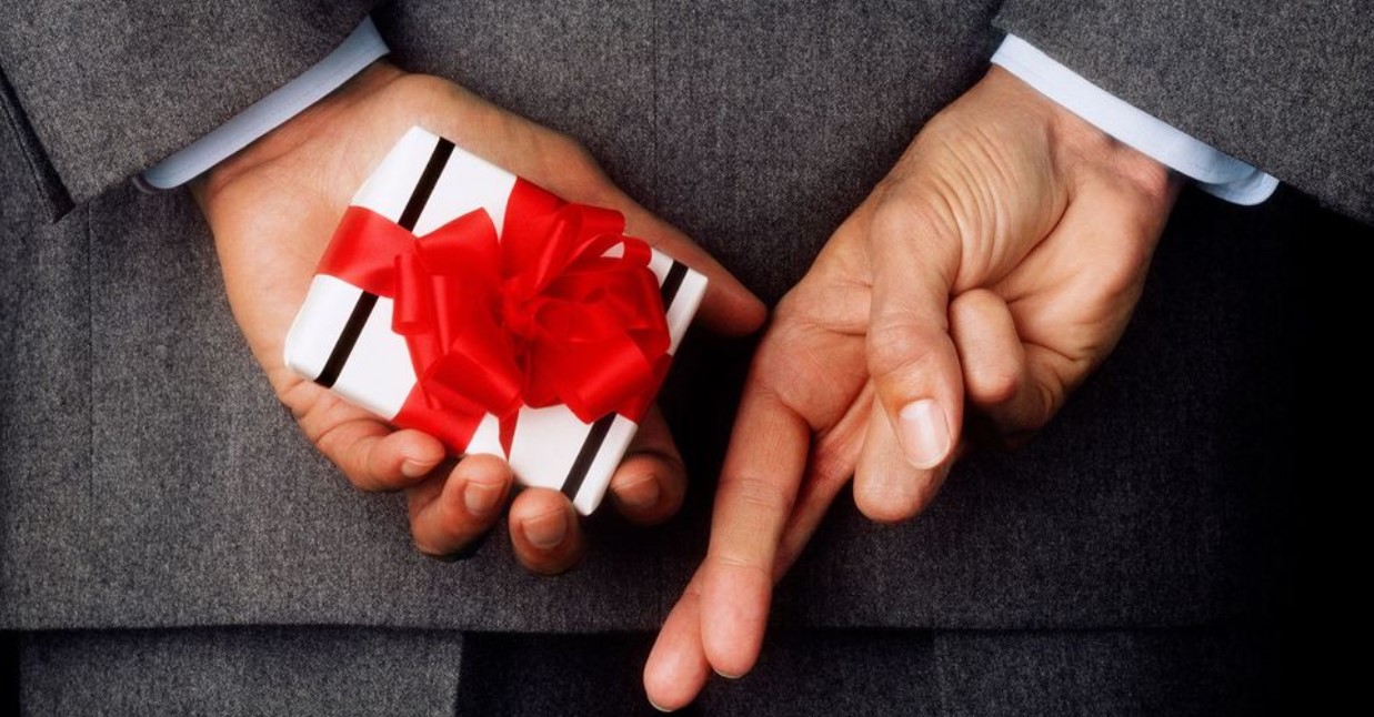 5 Ways to Propose to Your Girlfriend and 3 Bad Ways to Do It