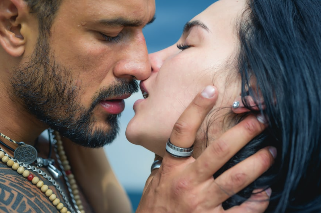 How to Make Yourself the Object of a Man’s Desire? 7 Tricks You Can Use to Become Ultra Popular